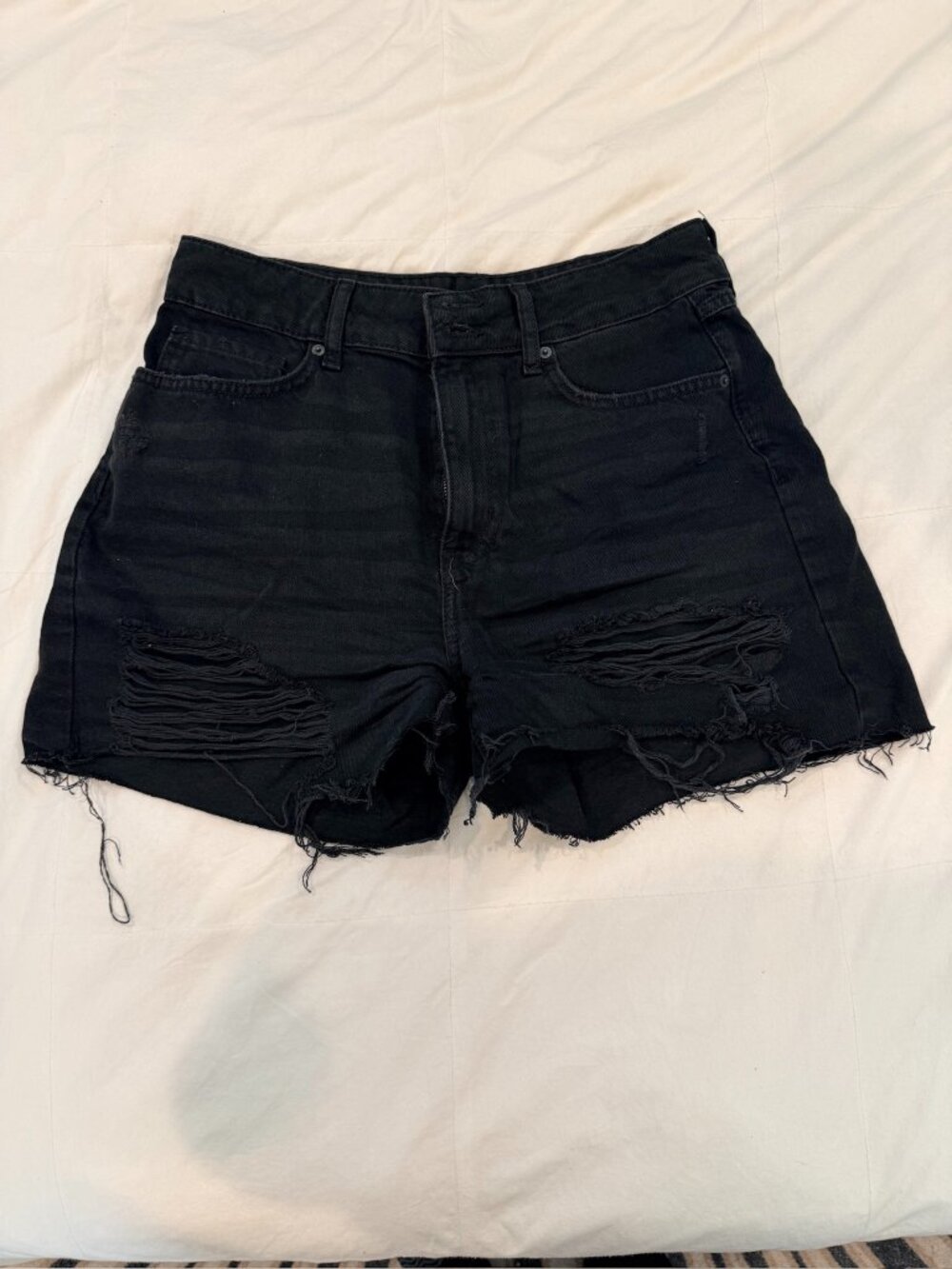 Forever 21 Premium Black Distressed Denim Shorts Ripped Size 29